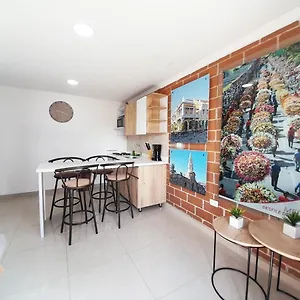 Precioso En Con Parqueadero Gratis Laure Medellín